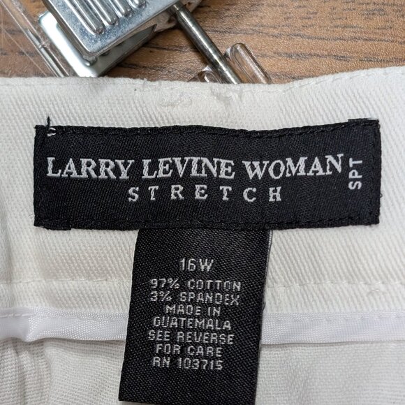 Larry Levine Woman Capri's Cropped Pants Stretch White Size 16W - Picture 10 of 12